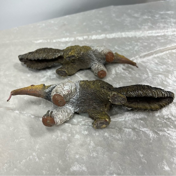 Set of 7 toy figures 1 orangutan 2 giant anteaters 4 cheetahs - Picture 13 of 16